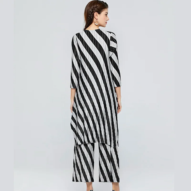 Striped female 2020 spring new style Miyake fold elastic split irregular long shirt + long trousers two piece set top and pants