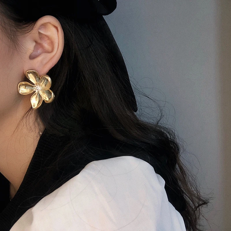 Женские сережки с цветком лепестком вечерние из металла 925 пробы подарочные