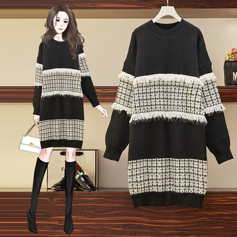 Женское трикотажное платье в клетку черного цвета зимнее теплое с длинным