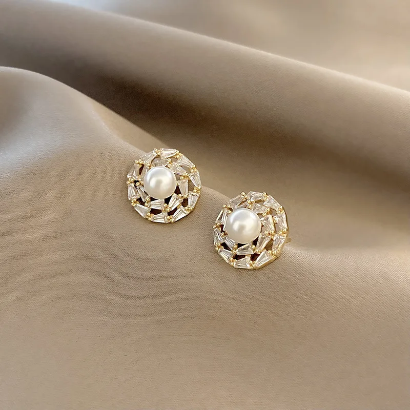 

2021 New Arrival Korean Exquisite Geometric Pearl Earrings Fashion Crystal Temperament Versatile Stud Earrings Women's Jewelry