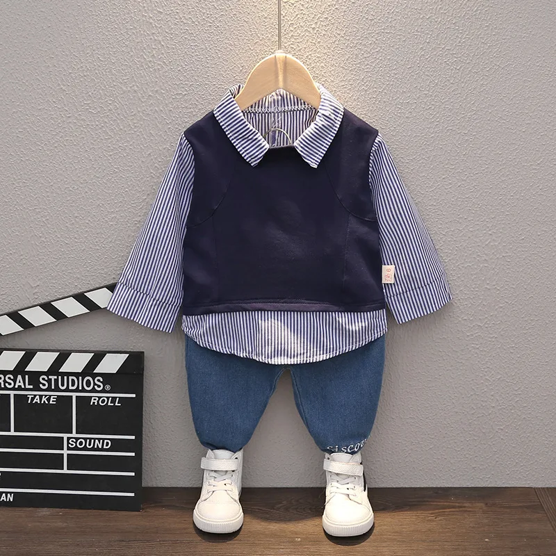 Children's clothing baby boy's clothes pure cotton plaid two-piece car printing jacket letter jeans casual sports suit |