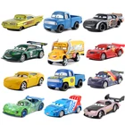 Машинки Disney Pixar Тачки 2, металлическая литая машинка люиджи и Гидо, свободная Фирменная новая модель 1:55, модели Disney Cars2 и Cars3