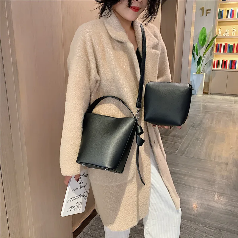 Сумка тоут женская с регулируемыми широкими ремешками модная вместительная