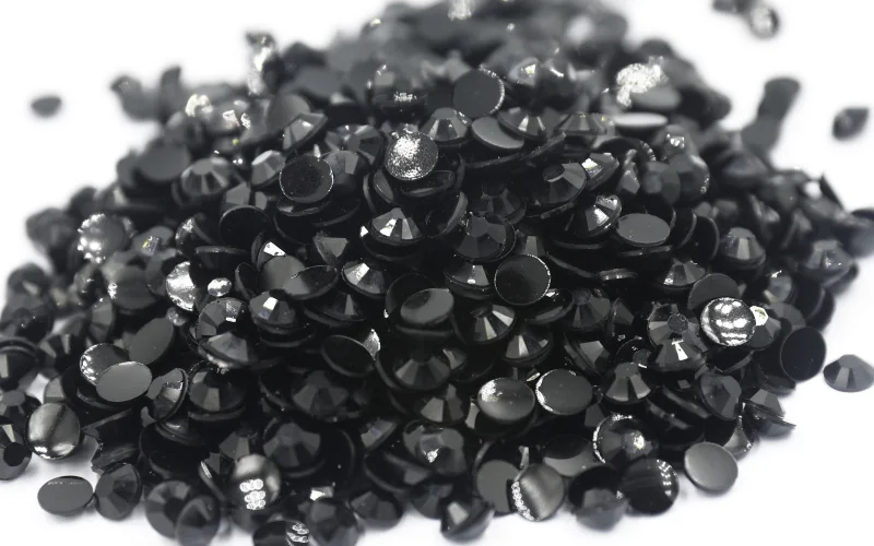 Black Color 3~6mm Factory Flatback стразы Resin Non hotfix Rhinestones in Bulk Package Plastic Nail Art Decoration for Garment
