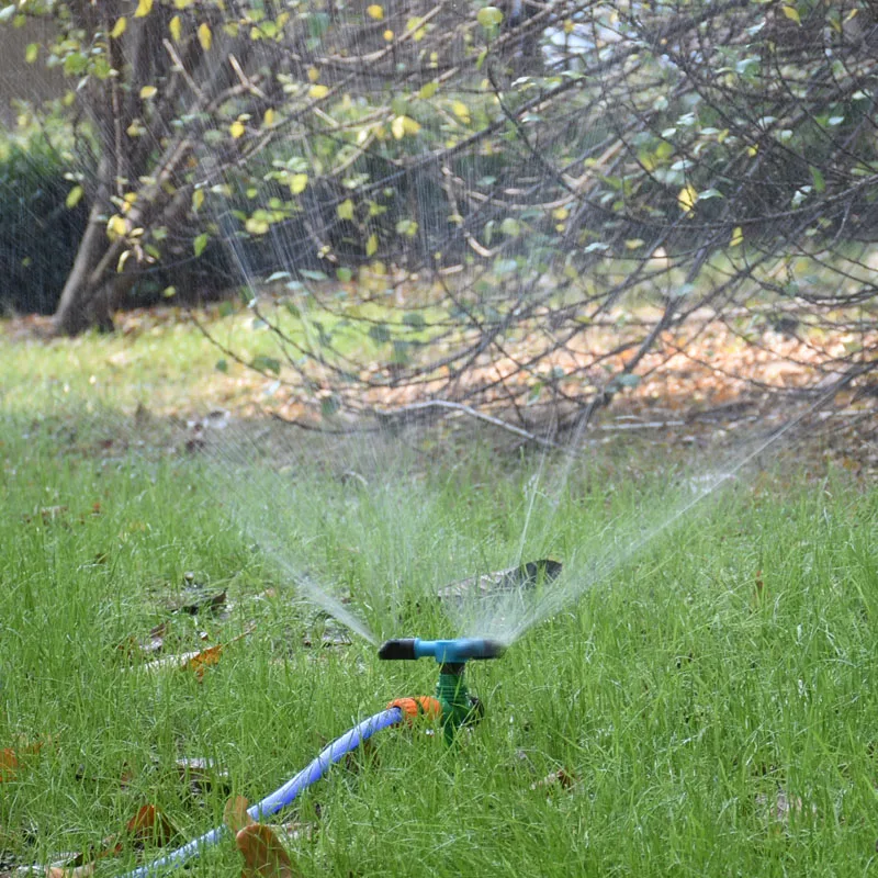 Регулируемая Вращающаяся насадка разбрызгиватель для газона с 3 ручками шланга