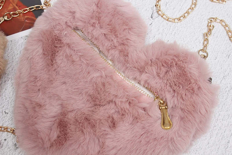 

[EAM] Women New Abbit Fur Heart-shaped Metal Chain Small Personality All-match Crossbody Shoulder Bag Fashion Tide 2021 18A3261