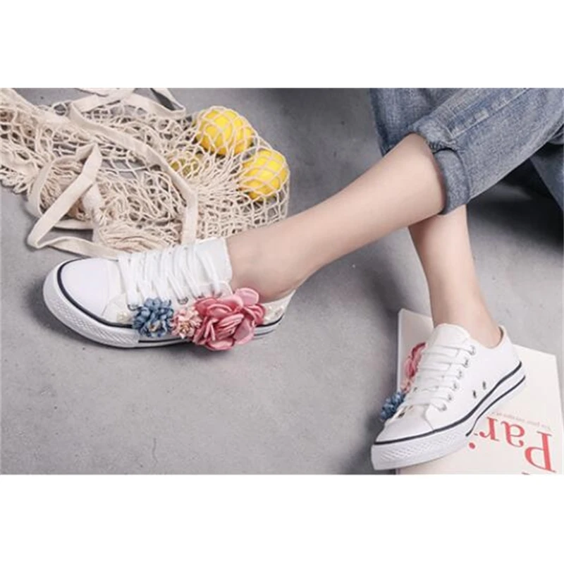 

2019 spring summer canvas shoes white shoes women's foreign trade custom custom three-dimensional sequins flowers flat wild