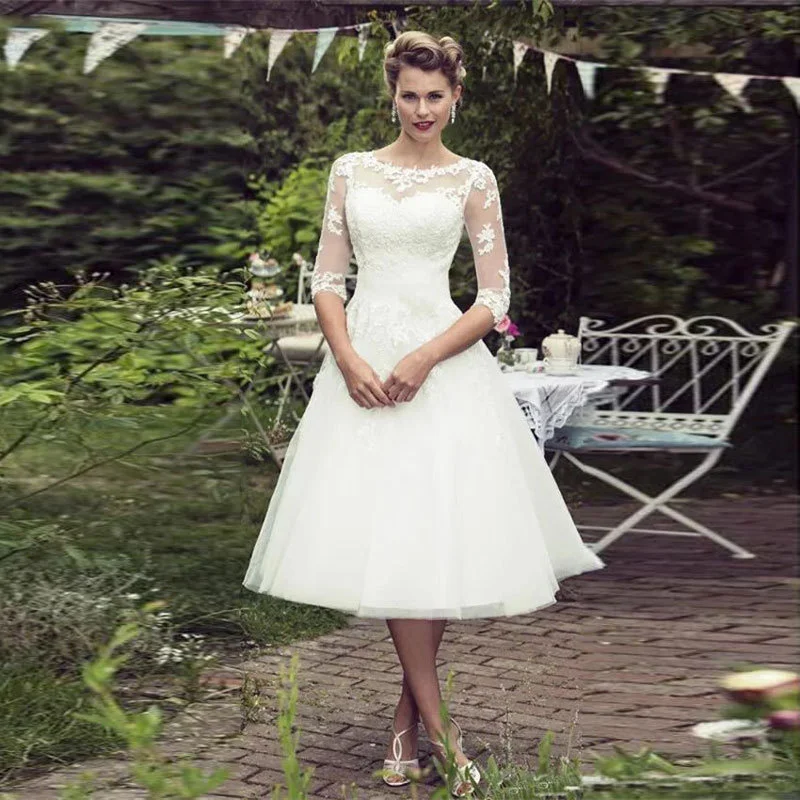 

2021 New Lace Round Neck Princess Short Sleeve Wedding Dress Elegant Off White Belt Retro Sexy