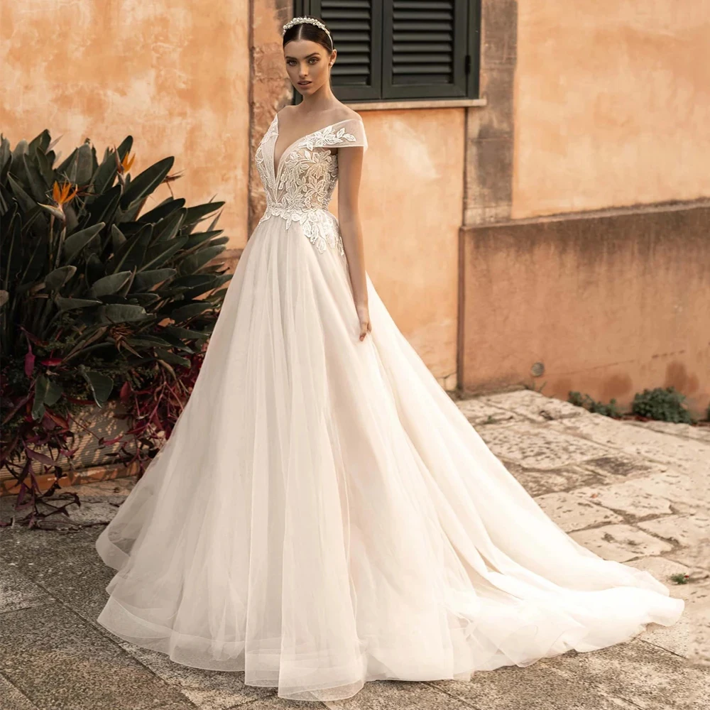 Платье свадебное кружевное ТРАПЕЦИЕВИДНОЕ с V образным вырезом и пуговицами на