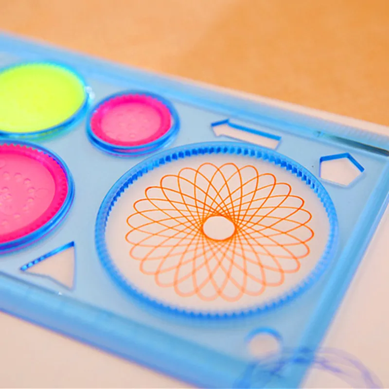 Геометрическая линейка спирографа и шариковая ручка инструмент для обучения