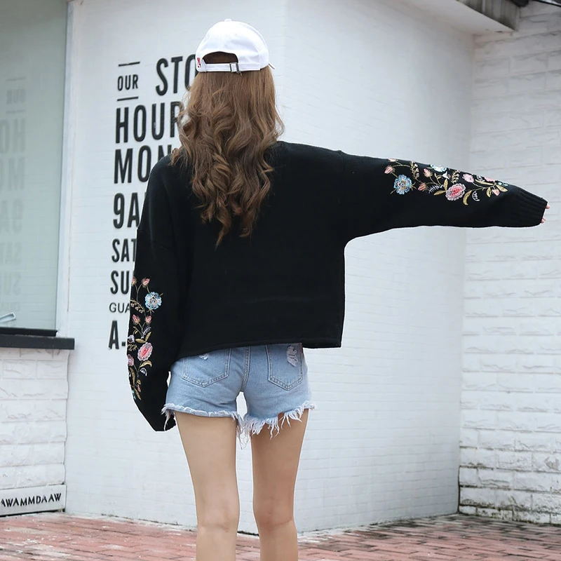 Фото 2020 Spring new ethnic style embroidered sweater women's loose short heavy industry flower black vintage blouse B-162 Женская 2020 Spring new ethnic style embroidered sweater women's loose short heavy industry flower black vintage blouse B-162 Женская