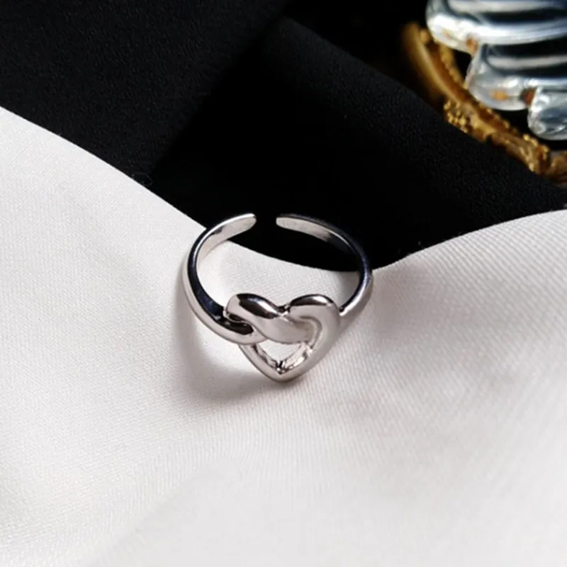 

Vintage hollow-out heart ring Ins simple metal texture open ring personality design index ring