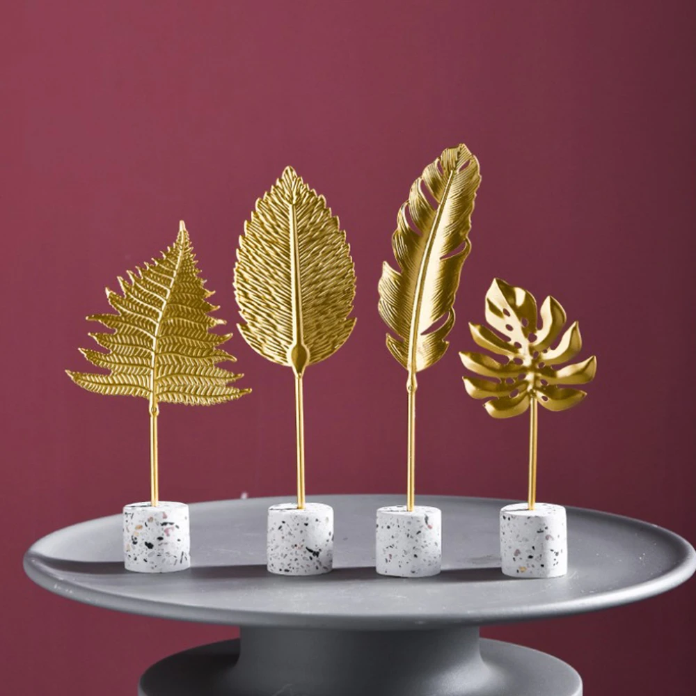 

Nordic Light Luxury Golden Leaf Ornaments Simple Ginkgo Banana Leaf Feather Decor Metal Sculpture Home Decoration Accessories