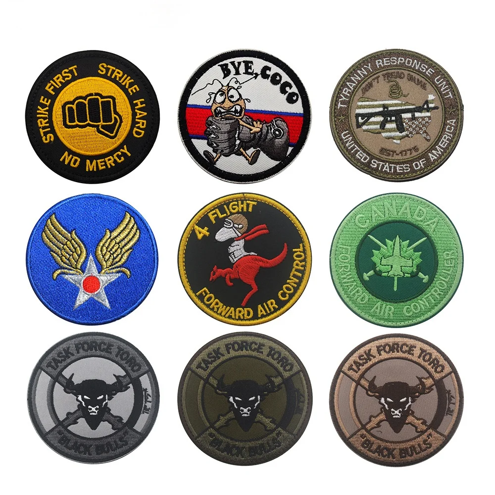 Канадская рюкзак с нашивками вооруженных сил с вышитыми армейскими патчами для передвижного контроля воздушной атаки.