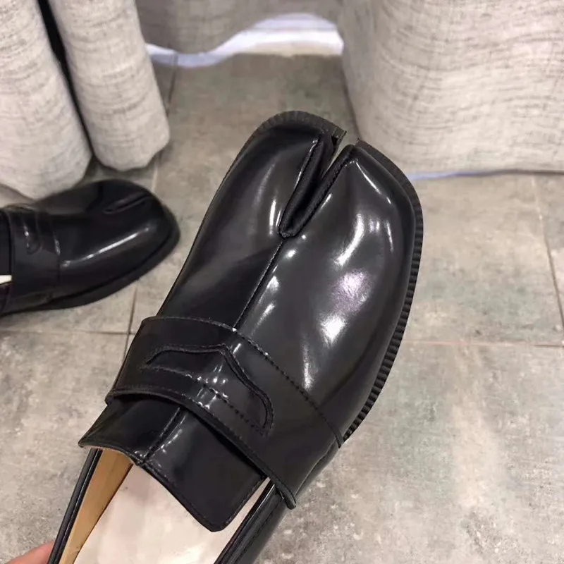 Туфли женские из лакированной кожи повседневная обувь с разрезом лоферы низкий