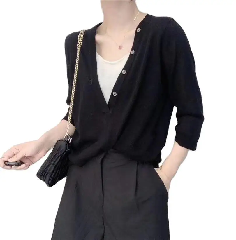 

2021 spring new woolen sweater fake two piece T-shirt V-neck thin style Mori series knitted bottomed sweater women's fashion