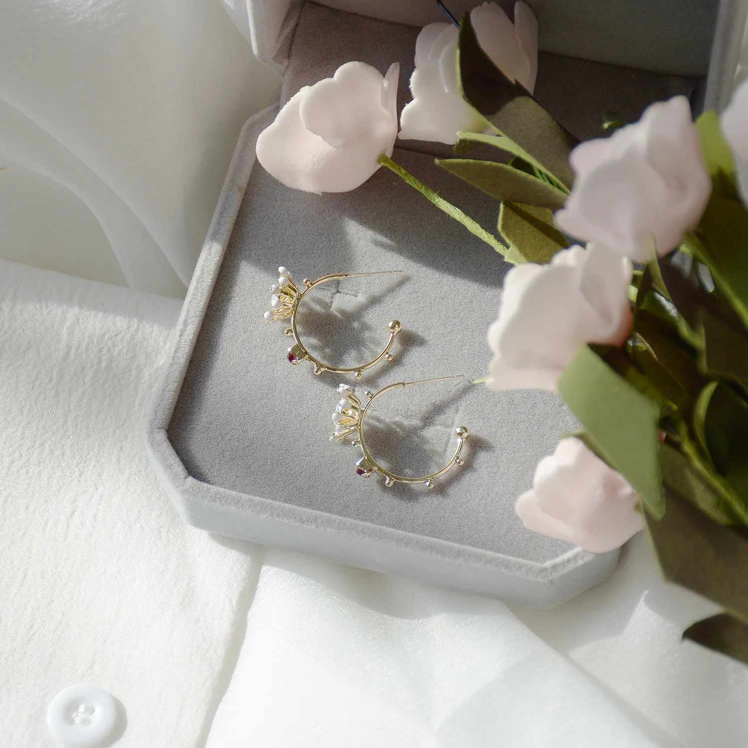 

New Design Luxury 14K Real Gold Flower Moonstone Petals Stud Earrings for Women Cubic Zircon ZC Earrings