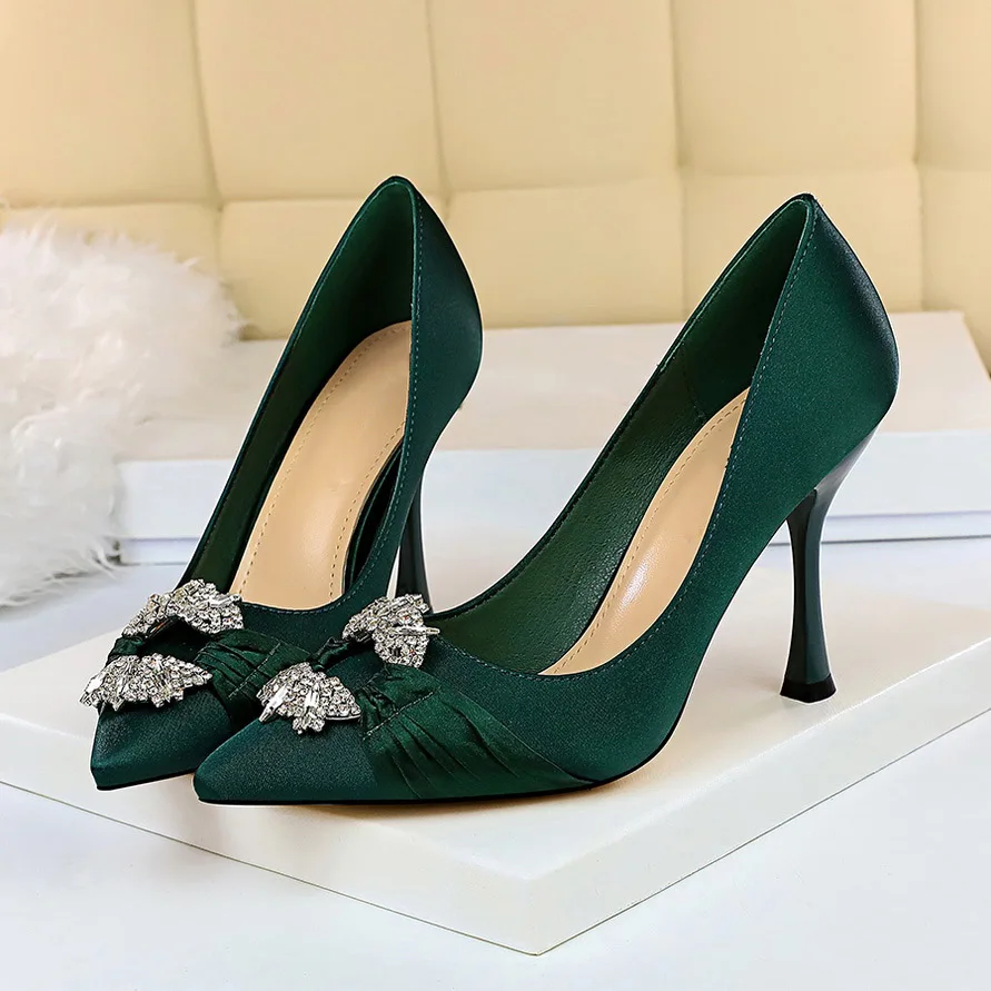 Женские атласные туфли-лодочки на высоком каблуке 10 см со стразами синие зеленые