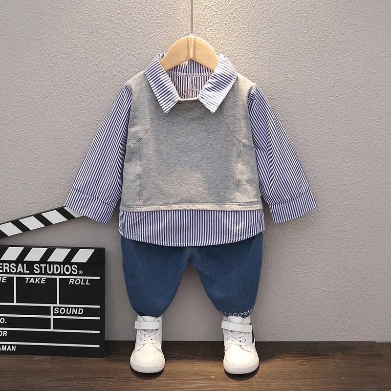 Children's clothing baby boy's clothes pure cotton plaid two-piece car printing jacket letter jeans casual sports suit |