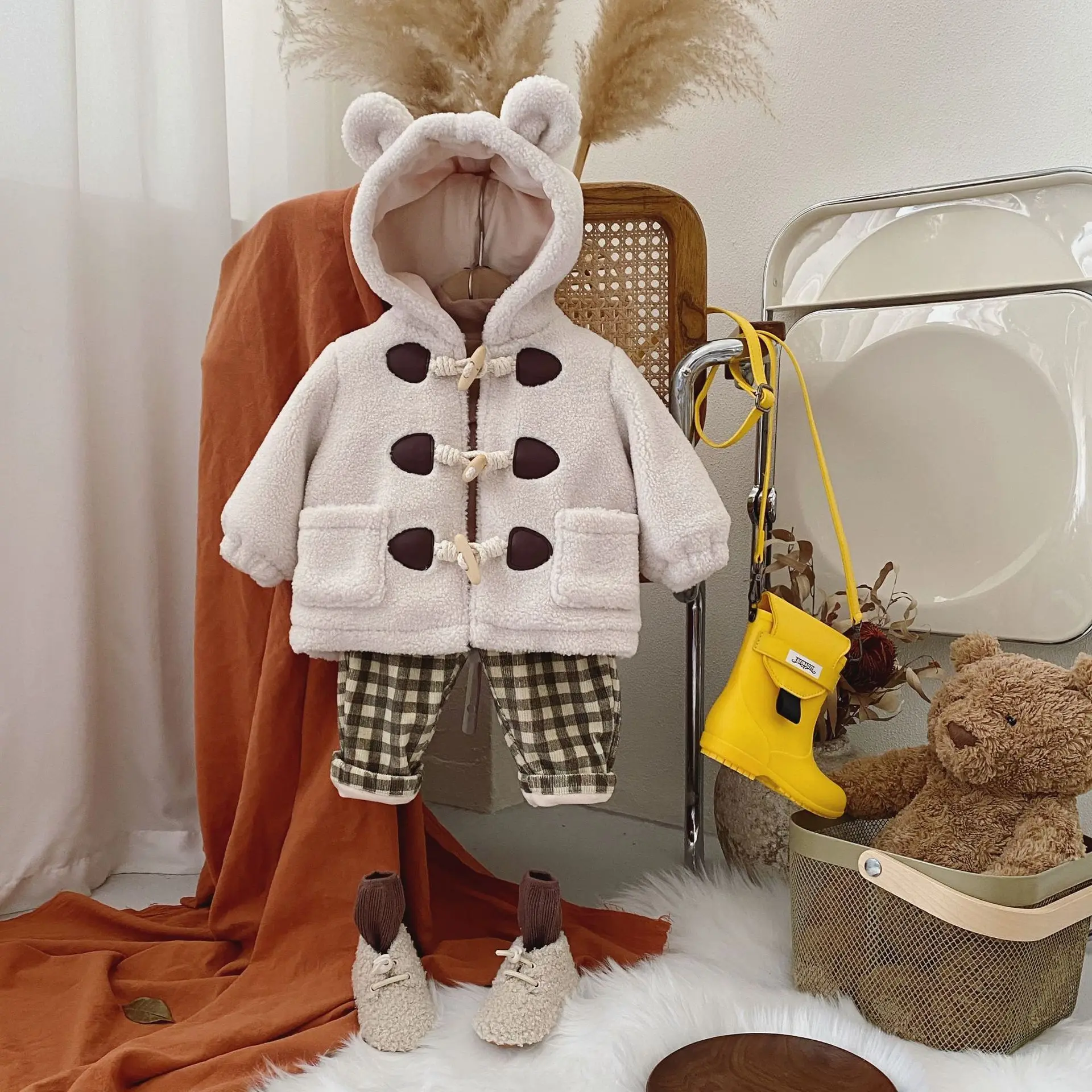 

Зимние Утепленные фланелевые пальто для малышей Топы; Новинка 2021 года; Повседневная детская куртка с капюшоном и роговыми пуговицами; Верхн...