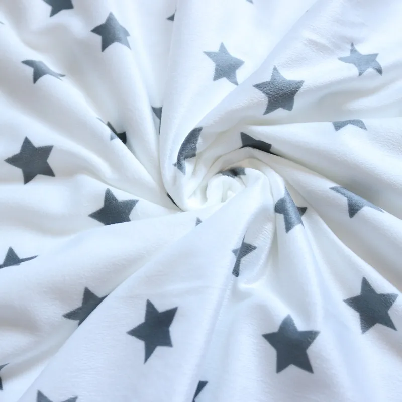 Детское одеяло для новорожденных утепленное 2 слойное из кораллового флиса