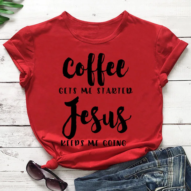 Футболка с надписью «coffee Gets Me Started Jesus», религиозная одежда, Стильная хлопковая футболка, забавный стих из Христианской Библии, графитная одежда, Топ - Цвет: red tee black text