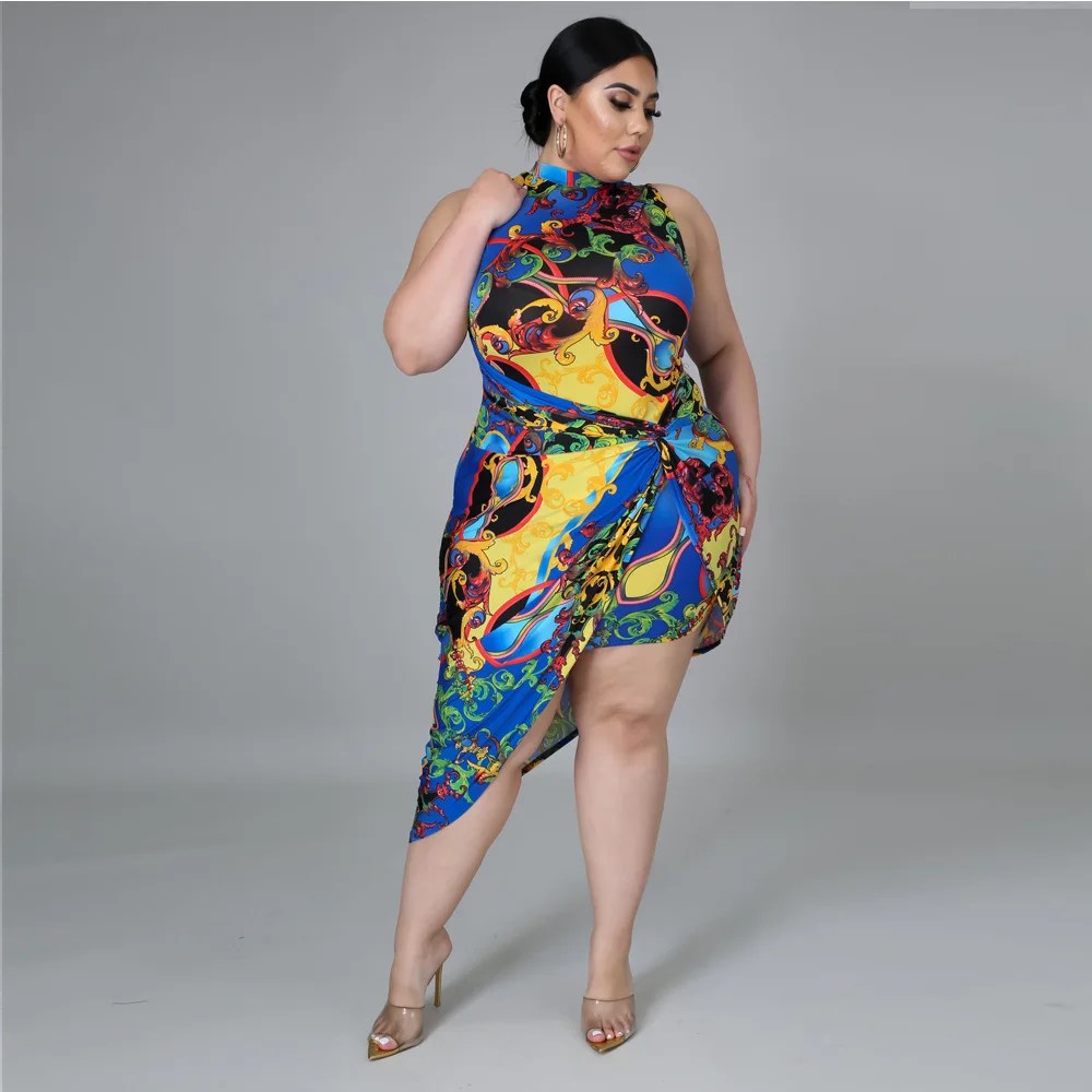 

Женское летнее платье-миди без рукавов с разноцветным принтом