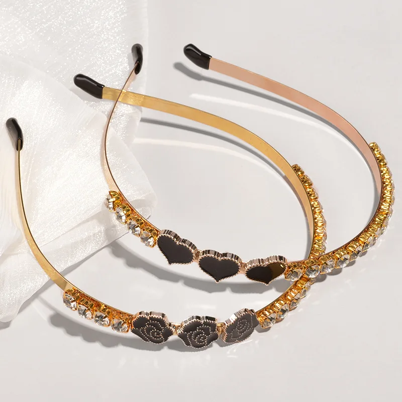 

Повязка на голову женская с тонкими краями и цветами