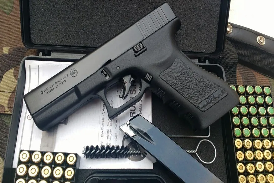 

Pistol Metal Tin Signs Gun Shop Man Cave Wall Decor Sign Metal Decor Metal Poster Plate Plaques Wall Sticker Iron Painting