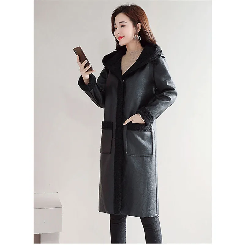 Женская Длинная кожаная куртка черная теплая из искусственной кожи большие