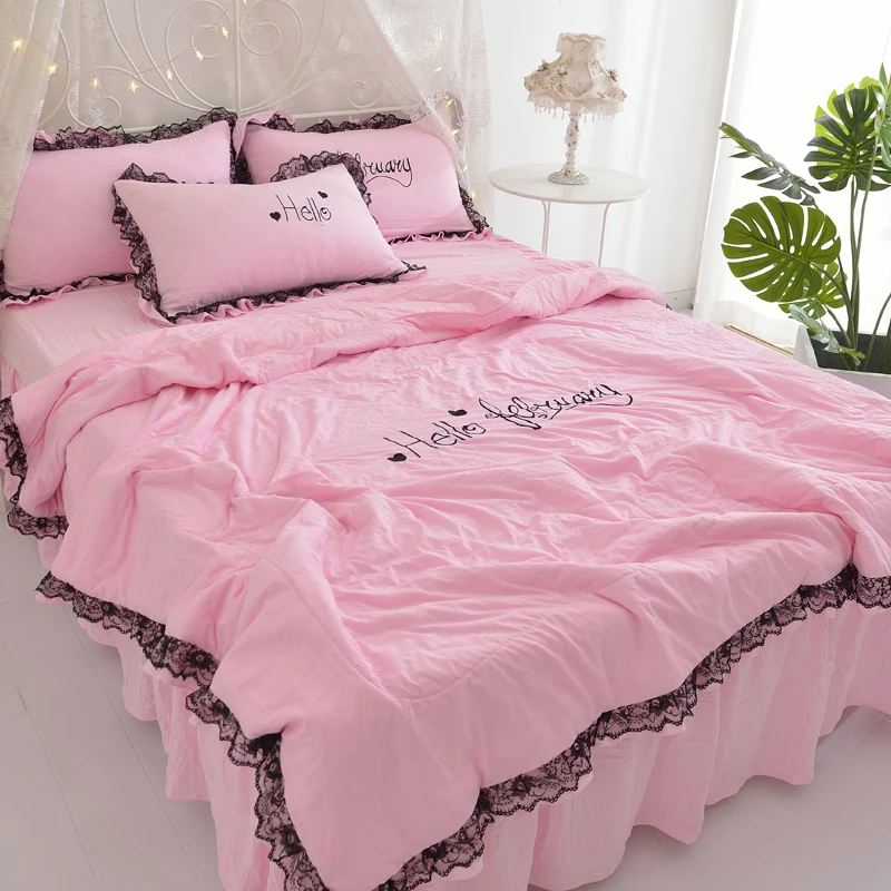 

Pink Bedding Set Lace Edge Summer Quilt Bed Skirt Pillowcase Family Set Hello Beautiful Thin Blanket Comforter Princess Style