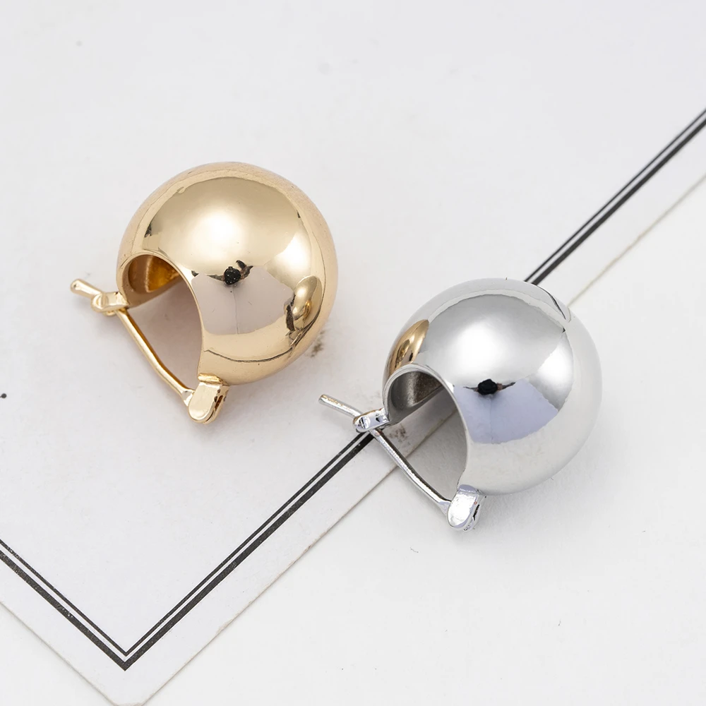 

Корейские серьги Модные темпераментные осенние и зимние дикие золотые серьги-гвоздики с шариками Модные металлические медные серьги с пря...