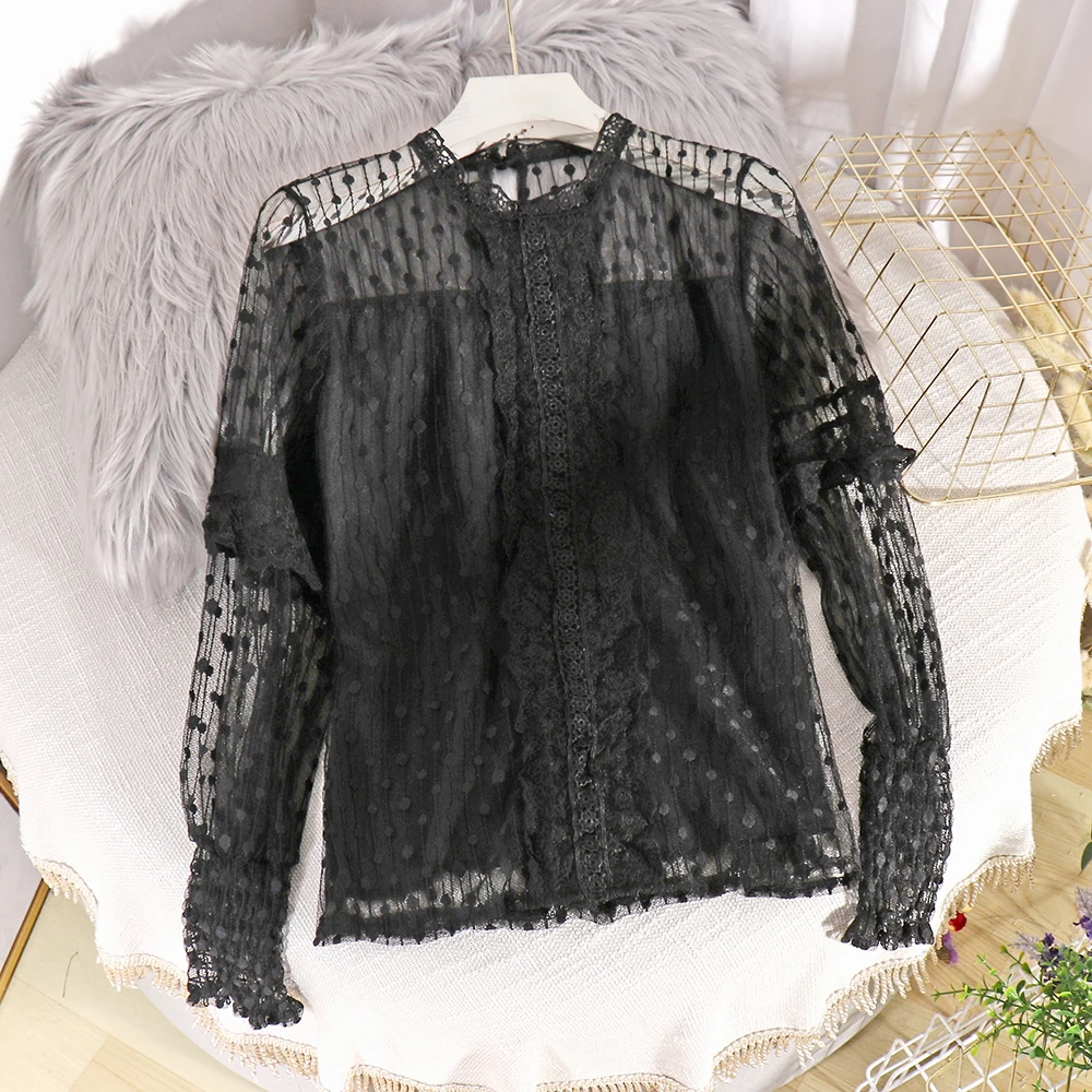 

In stock, send within 24 hours Women's New Fairy Sweet Western Style Shirt Wear a Lace Top and a Polka Dot Lace Top