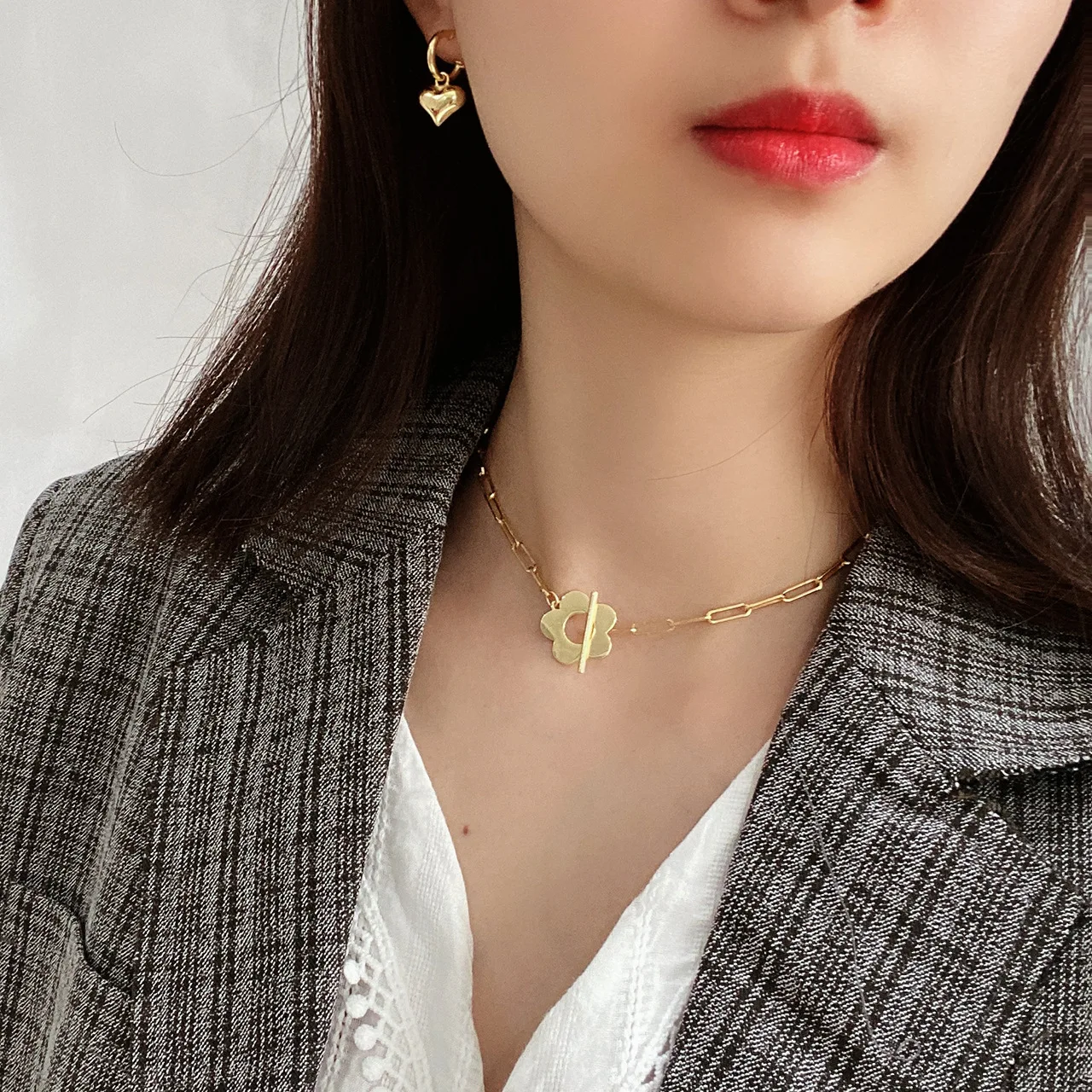 

European American Korean version Japanese 925 sterling silver small flower chain necklace cold wind simple collar princess