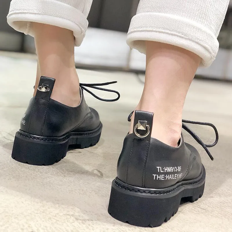 Женские туфли-оксфорды из лакированной воловьей кожи на шнуровке толстом