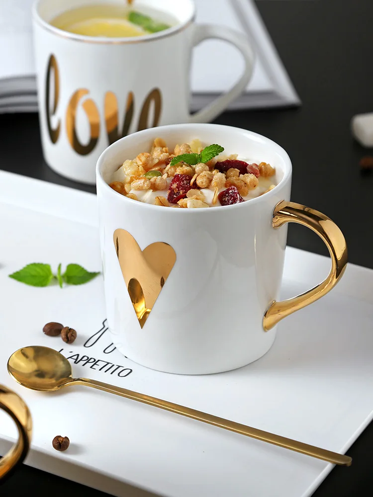 Креативная большая кофейная кружка белого и золотого цвета с буквенным принтом