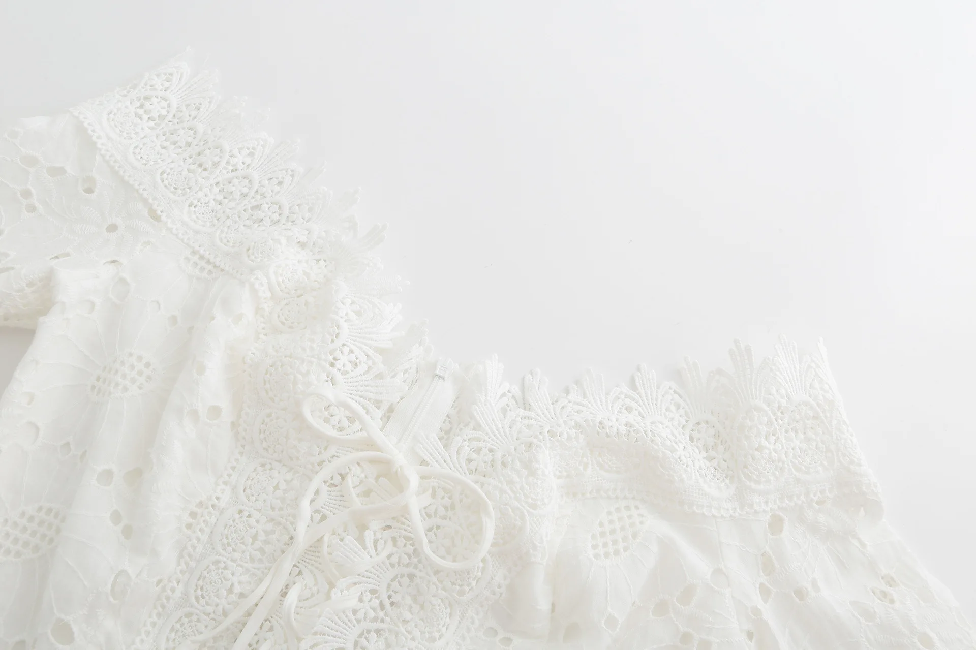 

GIYU 2021 Summer European And American Women's New Embroidery Cotton Lace Stitching One-Shoulder Long-Sleeved Dress