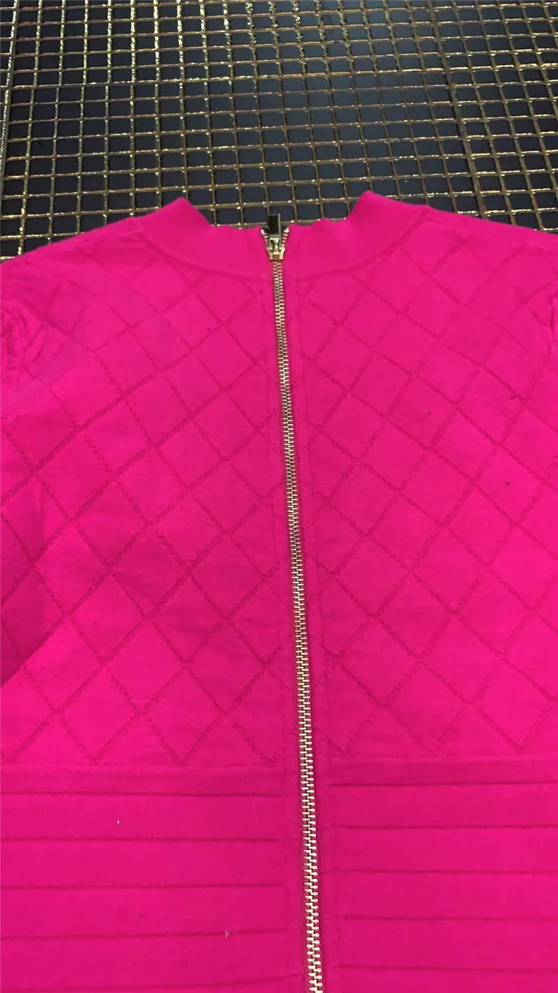 Женское жаккардовое платье облегающее из вискозы с длинным рукавом и V-образным