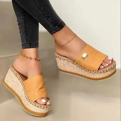 

Large flip-flops size ladies leisure muffin slope heel wearing sandals and slippers