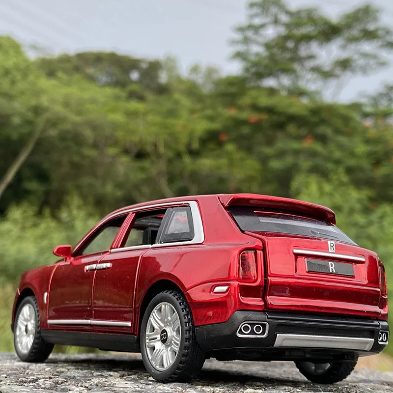 

1:32 Scale Rolls Royce Cullinan Diecast Car Metal Model Sound And Light Pull Back SUV 7 Doors For Kids Gifts Toys