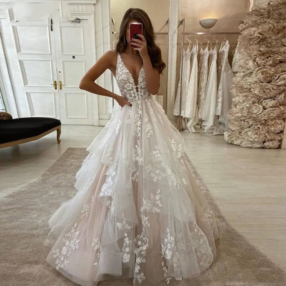 

Beach Dream Wedding Dresses A Line V-Neck Backless Appliqued Lace Bridal Gowns Puffy Tulle Princess Party Dress 2022