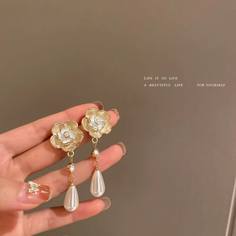 

CARLIDANA 2022 Trendy Fashion Camellia Flower Drop Earrings French Vintage Clover Dangle Earrings Luxury Jewelry for Women