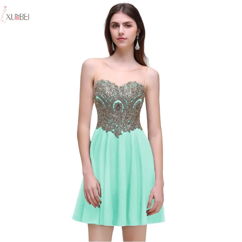 Короткое вечернее платье мятно зеленого цвета элегантное без рукавов с овальным