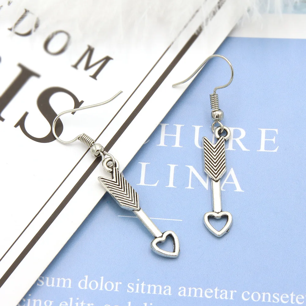 Старинное серебро Одна стрела пирсинг сердце подвеска крючок серьги креативные