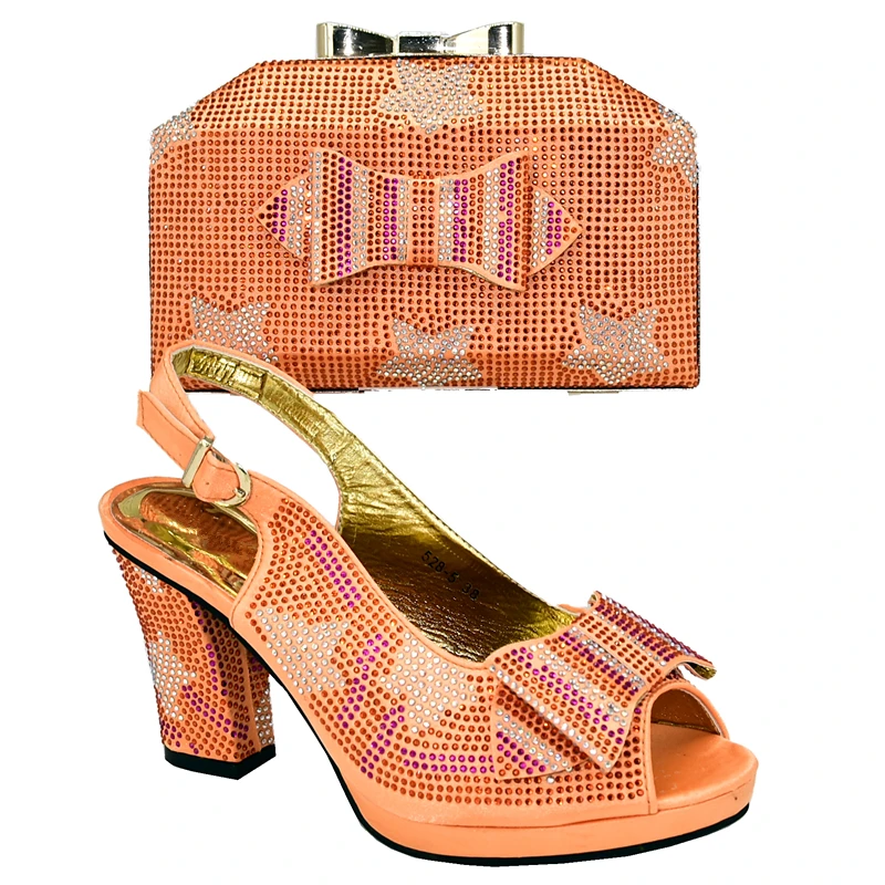 Новые женские итальянские туфли для вечерние в африканском стиле украшенные