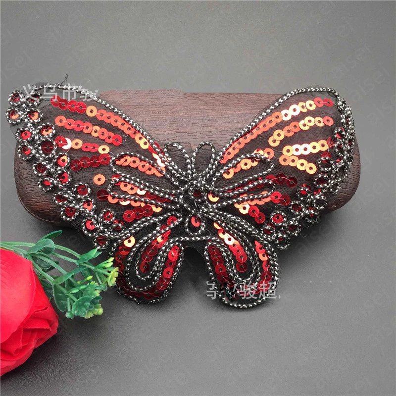 Нашивка из ткани с блестками вышитая бабочка образец изготовление на заказ