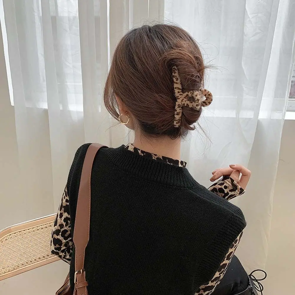 

Sweet Elegant Mohair Plush Acrylic Big Leopard Pattern Leopard Print Hair Claws Korean Style Barrettes Hair Clips
