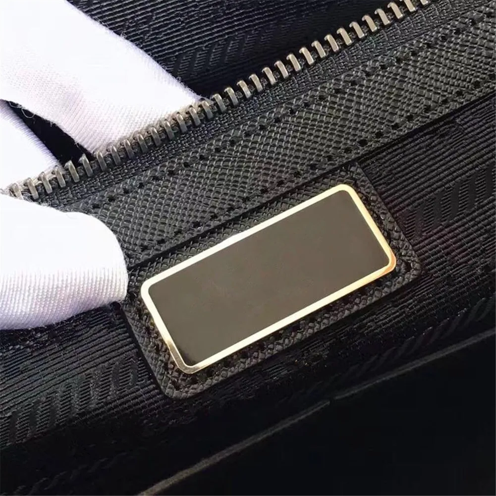 

2021 new men's large-capacity handbag fashion shoulder bag