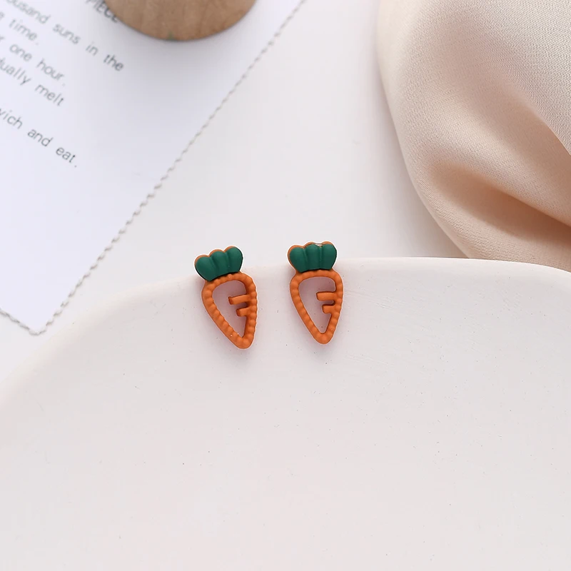 Женские корейские серьги гвоздики с морковью эффектные геометрические для