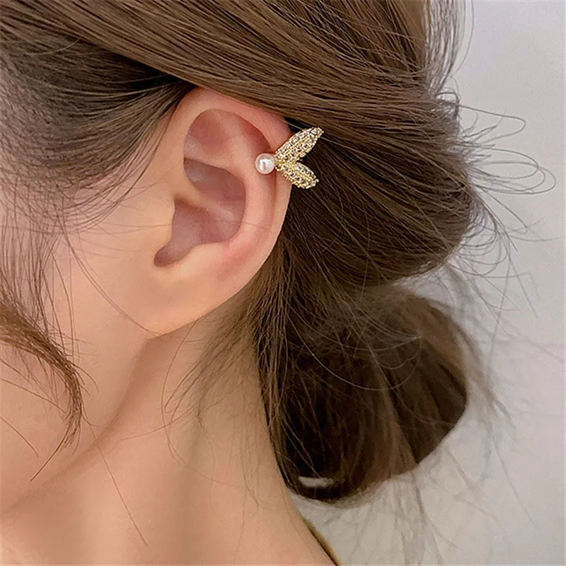 

Elegant Temperament Pearl Fishtail Shape Gold Earbone Clip Earrings Without Ear Holes Korean Fashion Accessories For Woman 2021